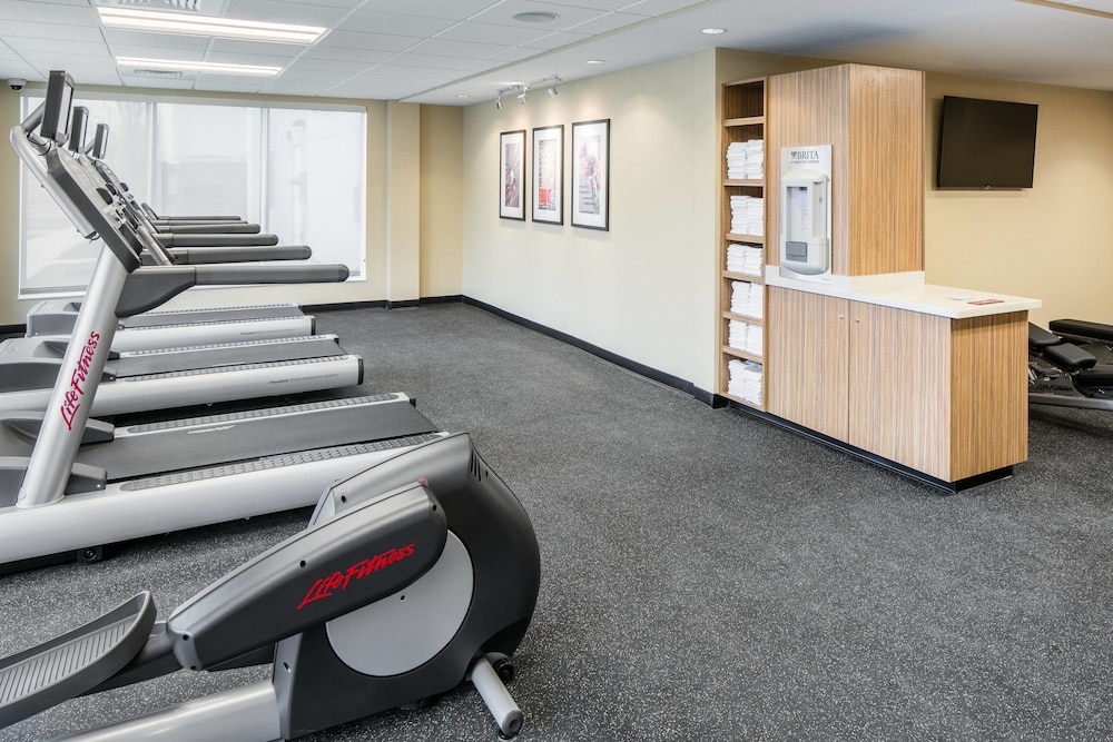 TOWNEPLACE SUITES KANSAS CITY AIRPORT 14/40