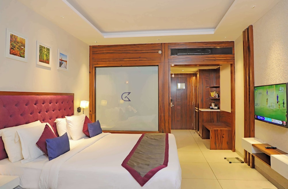 Golden Tulip Candolim Goa 17/77