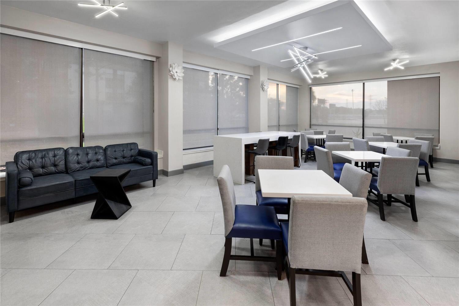 La Quinta Inn & Suites by Wyndham Houston Stafford Sugarland 14/17