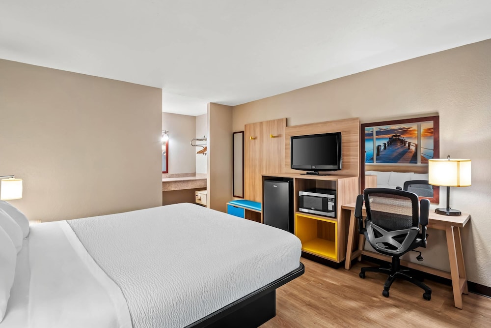 Days Inn by Wyndham Whitmore Lake 35/64