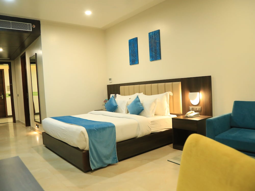 Bravia Hotel 7/30