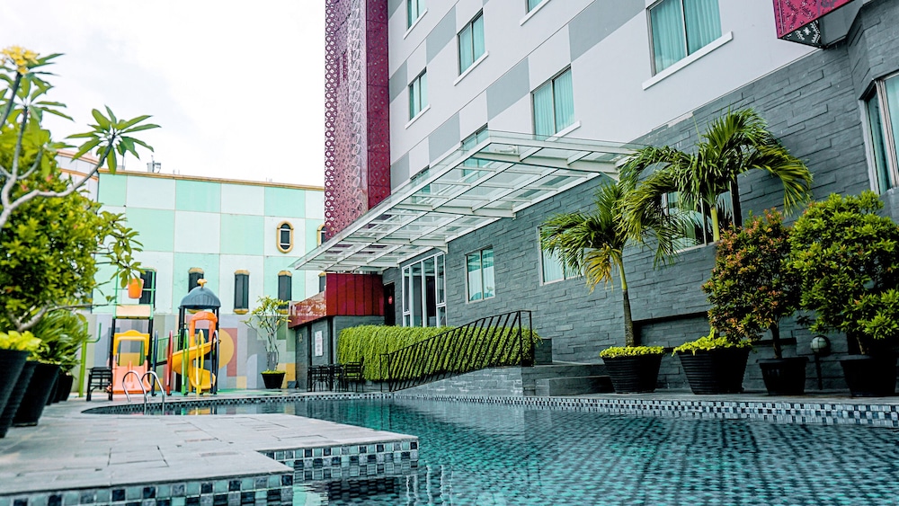 Grand Zuri Pekanbaru 40/45