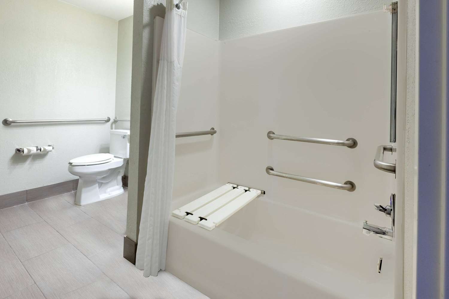 Microtel Inn & Suites by Wyndham BWI Airport Baltimore 39/40