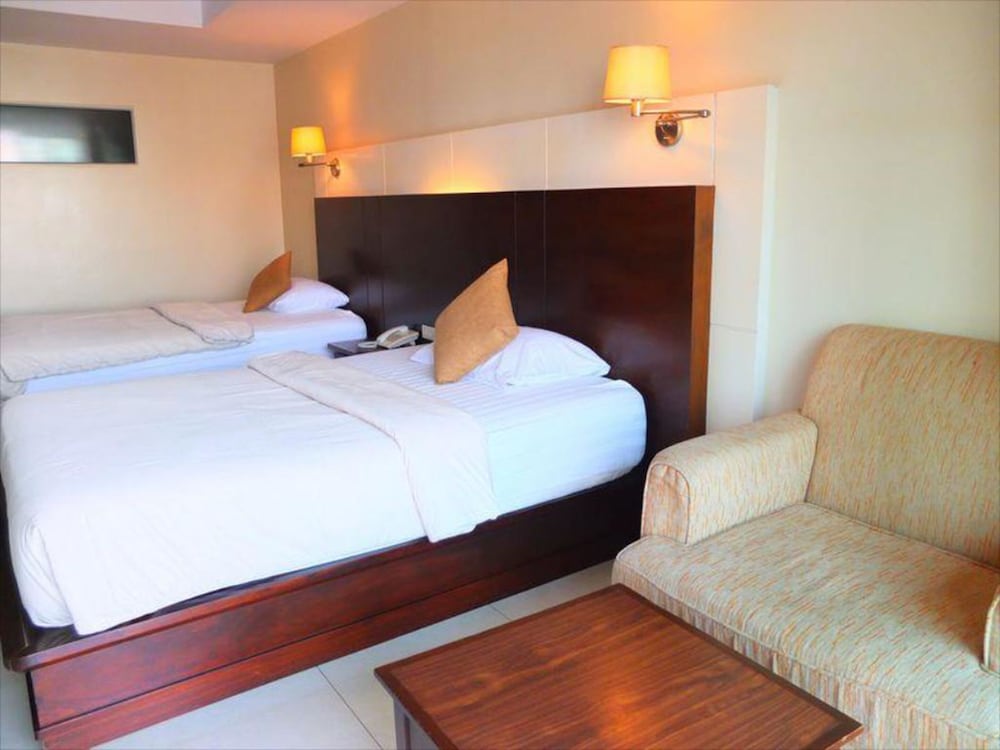 August Suites 18/69