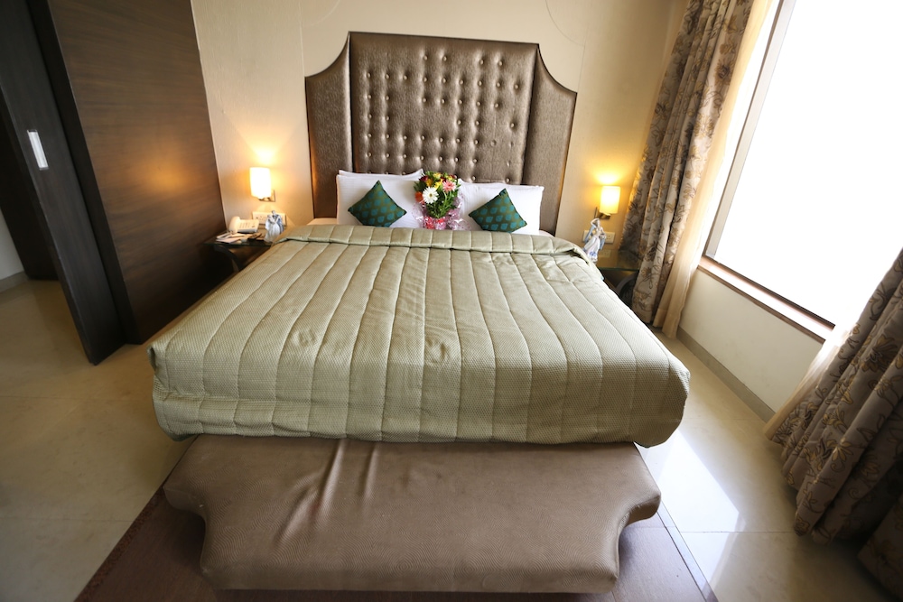 BASIC, STUDIO, SUITE, DOUBLE BED