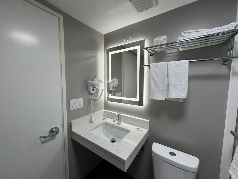 Motel6 Rockford, IL - RFD Airport 16/16