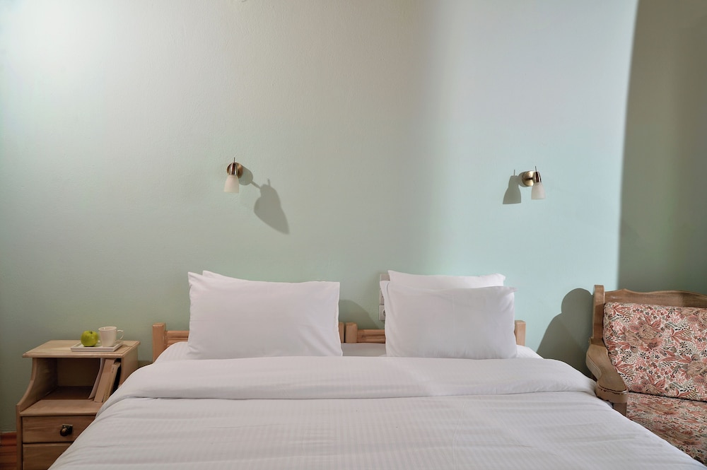 Pharos Rooms 13/72
