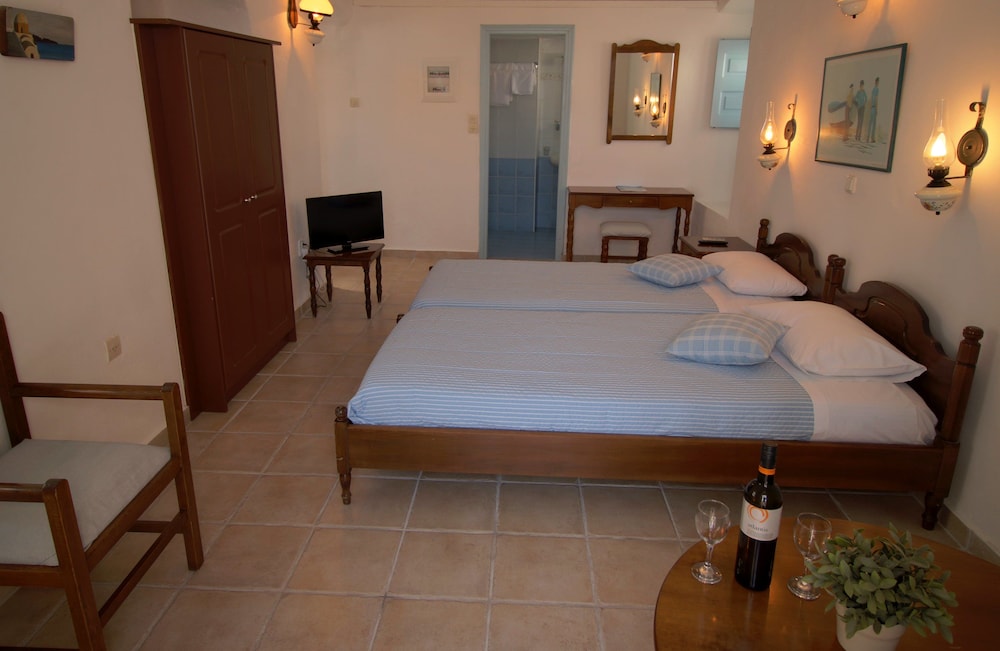Aethrio Sunset Village Oia 10/87