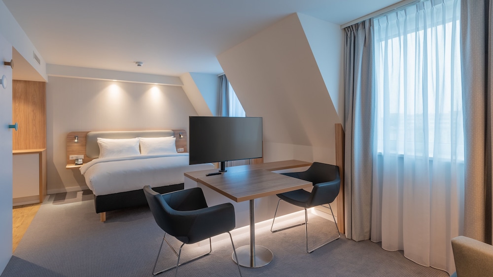 HOLIDAY INN EXPRESS AND SUITES POTSDAM 49/58