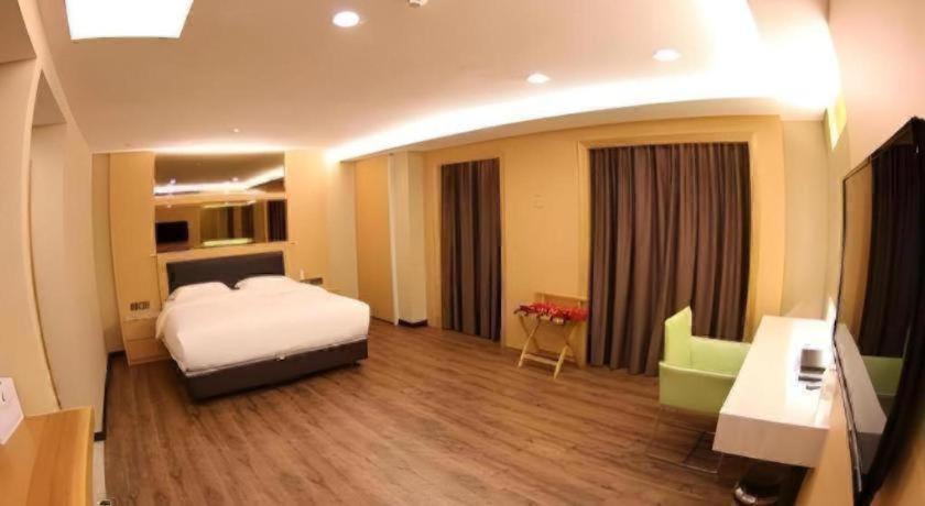JC Mark Hotel 14/53