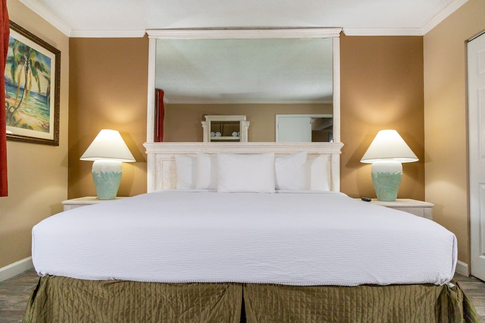 1 BEDROOM, SUITE, AT THE OAKS