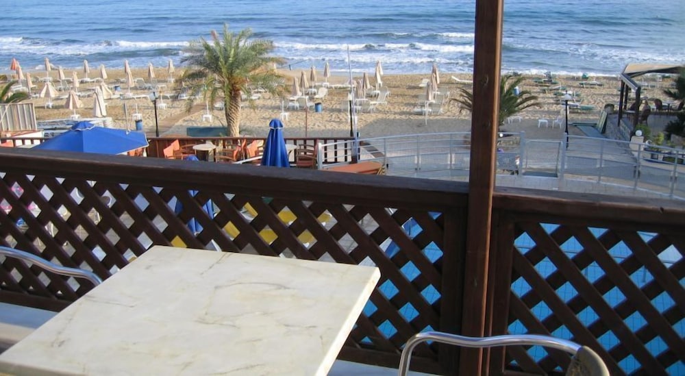Eleni Beach 28/49