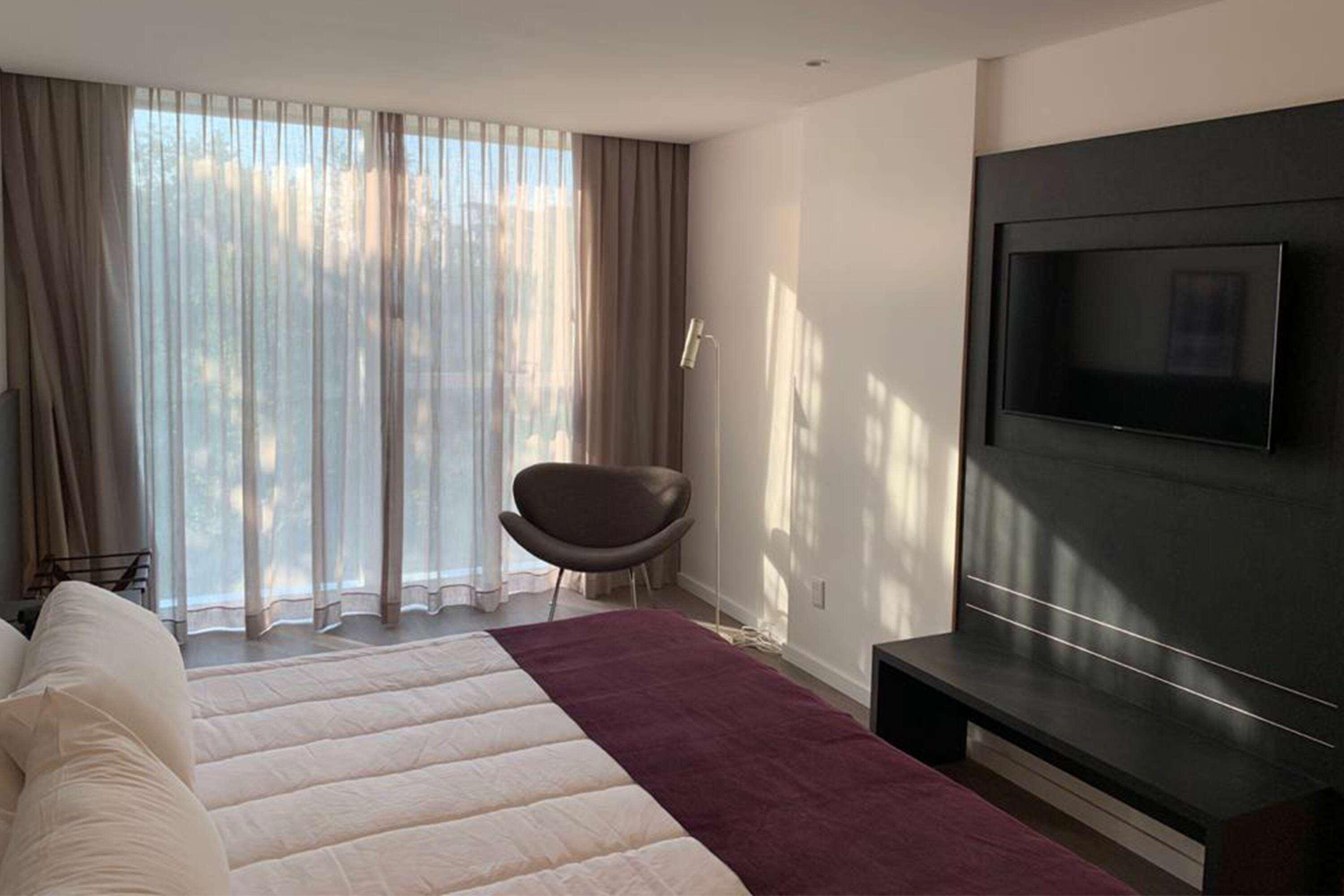 غرفة بسرير كينج بإطلالة على المدينة، Dazzler by Wyndham La Plata 6/6