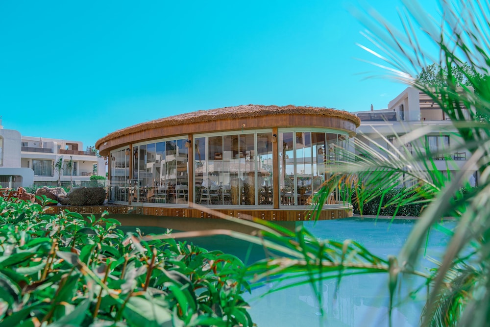 Club Arona by Laren Hotels in SERIK