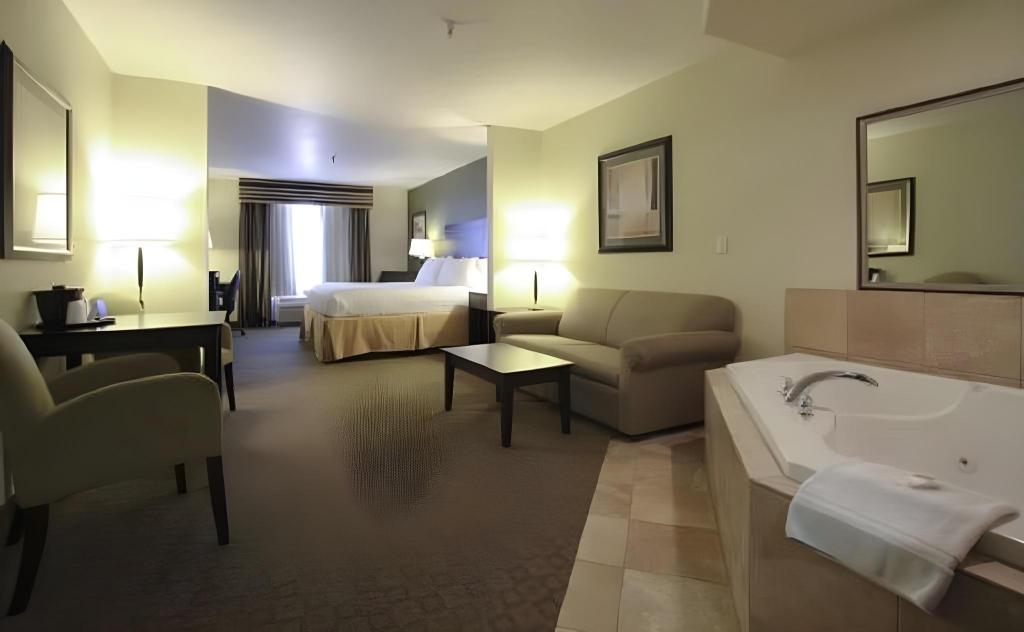 Suite, King Bed, Queen Bed, Hot Tub