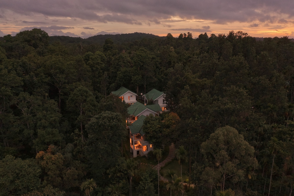 The Woods Resort 44/48