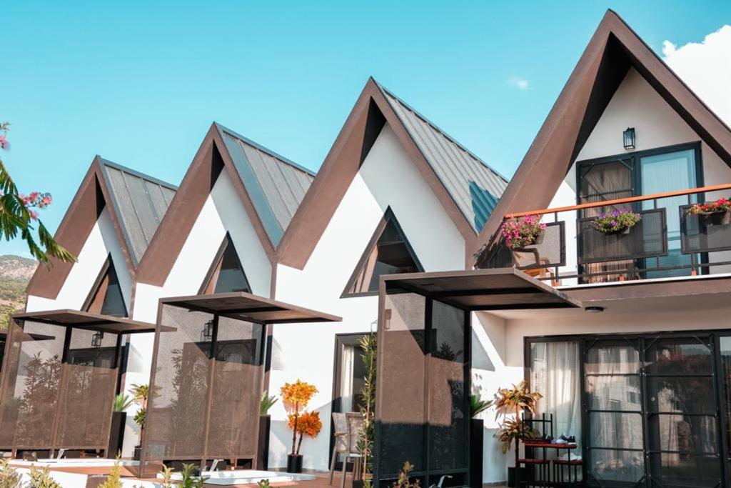 Ladik Hotel 1/50