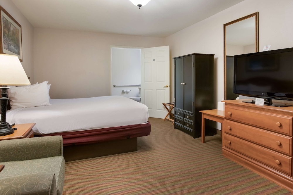 غرفة قياسية بسرير كينج لذوي الإعاقة، SureStay Hotel By Best Western Leesville 4/7