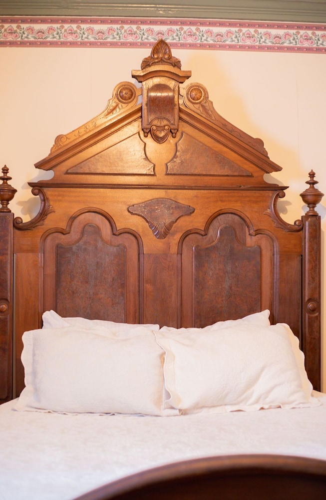 Wayside Inn 34/72