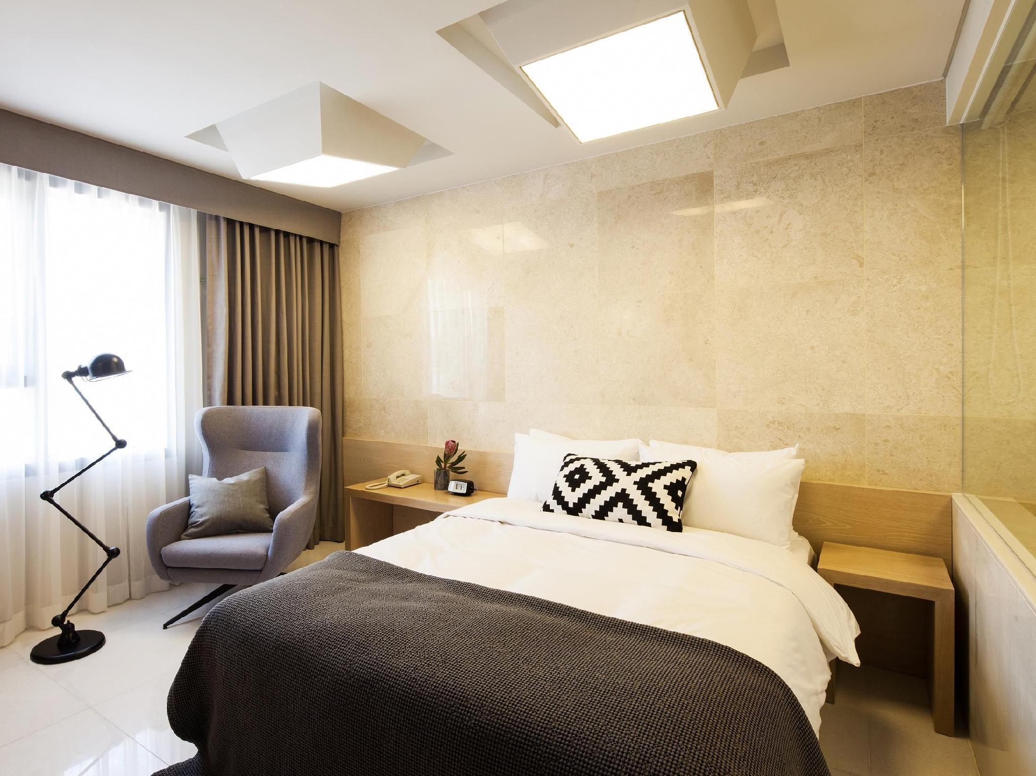 DELUXE, DOUBLE BED