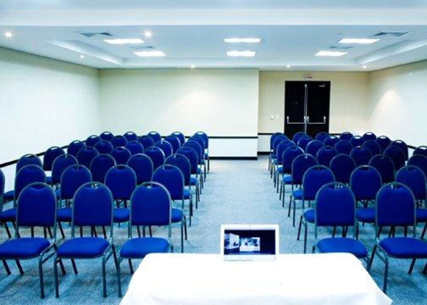 Comfort Suites Londrina 13/16