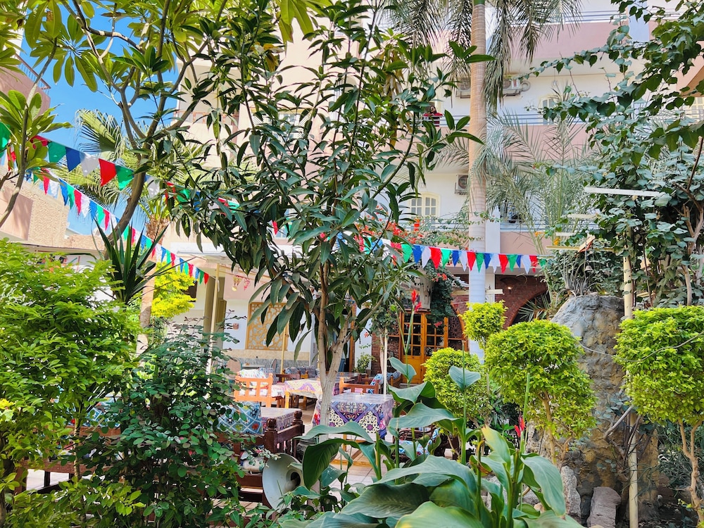 Amon Hotel 38/50