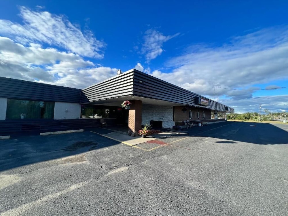 Lively Inn & Suites 58/61