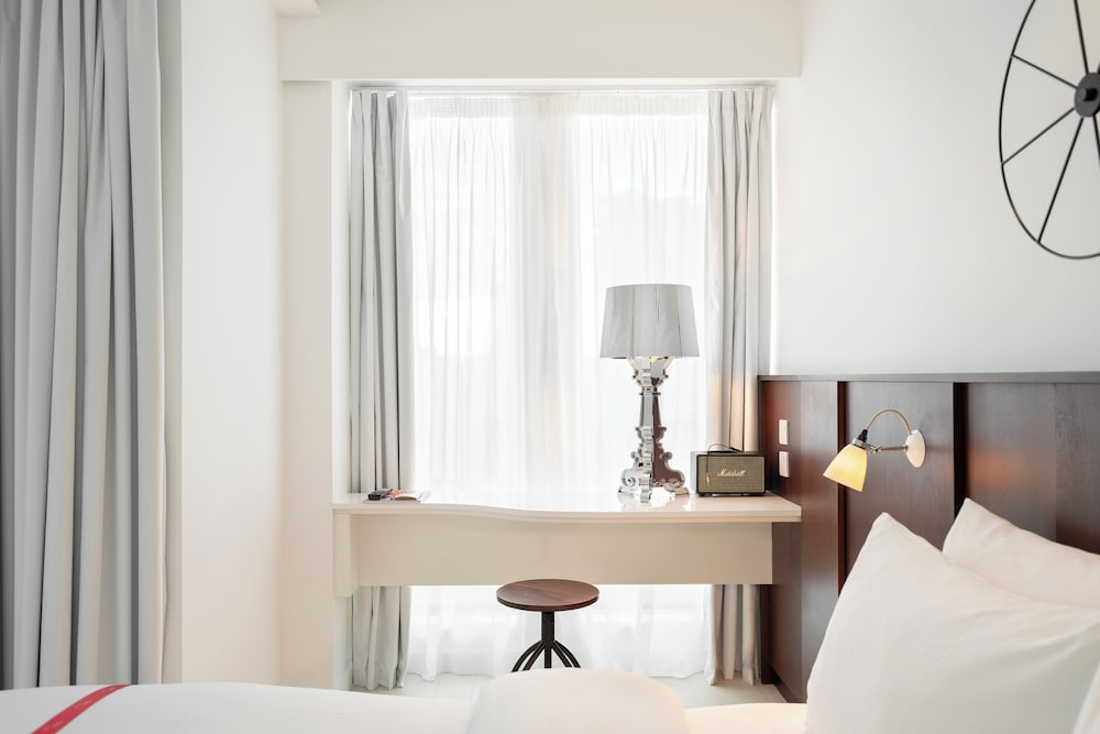 WOW, 1 TWIN BED, BALCONY