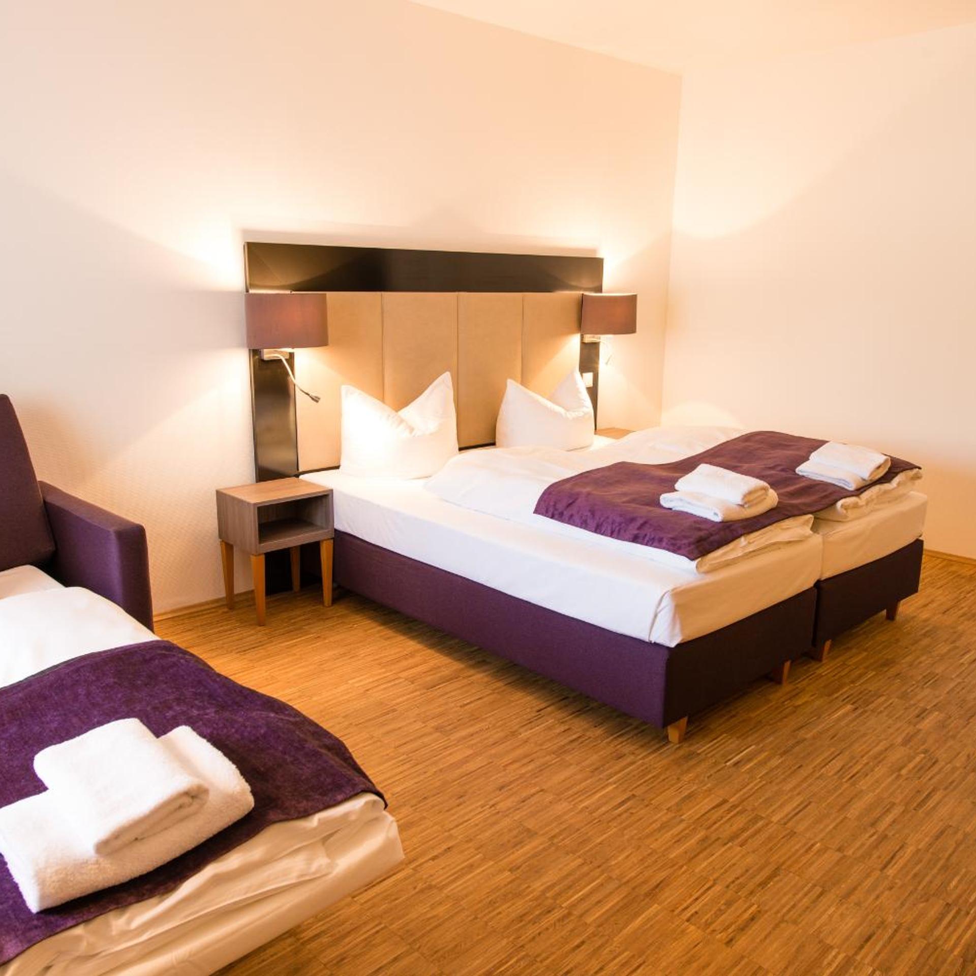 ROOM, QUADRUPLE