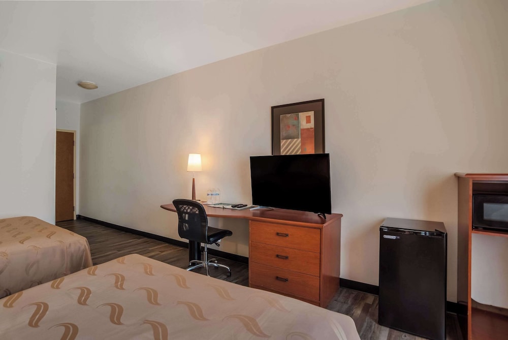 Quality Inn & Suites Chambersburg Northeast 15/47