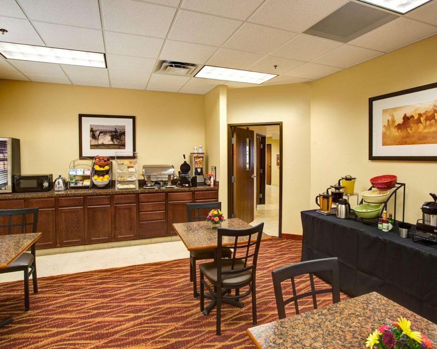 Rodeway Inn & Suites Phillipsburg KS 26/29