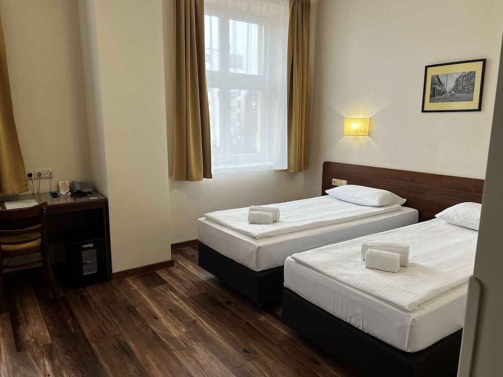 Memel Hotel 16/66