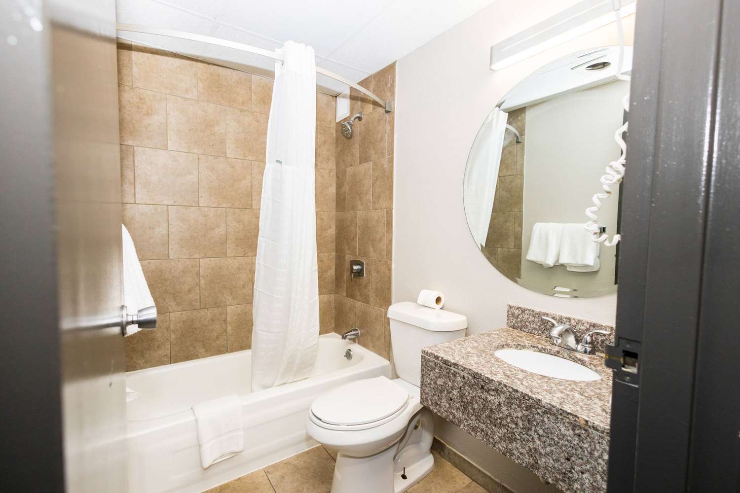 Days Inn By Wyndham Sharonville 33/38