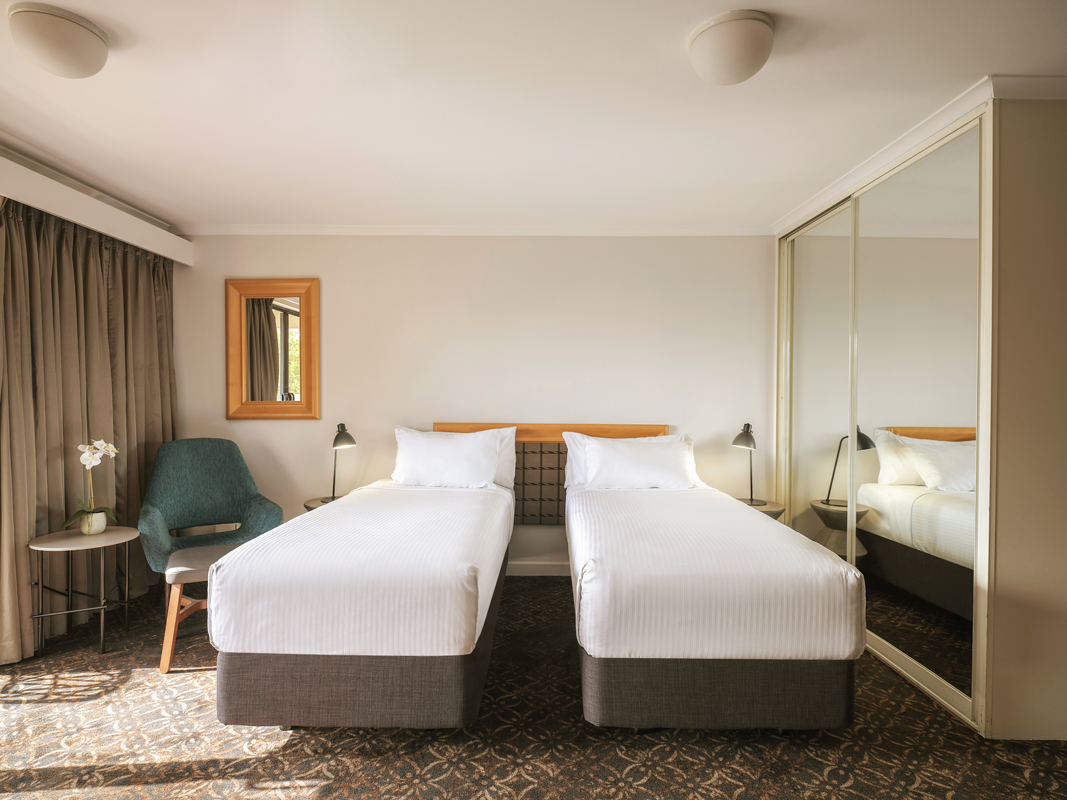 Studio, Double or Twin Bed, with View, Balcony, Rendezvous Hotel Sydney The Rocks 3/5