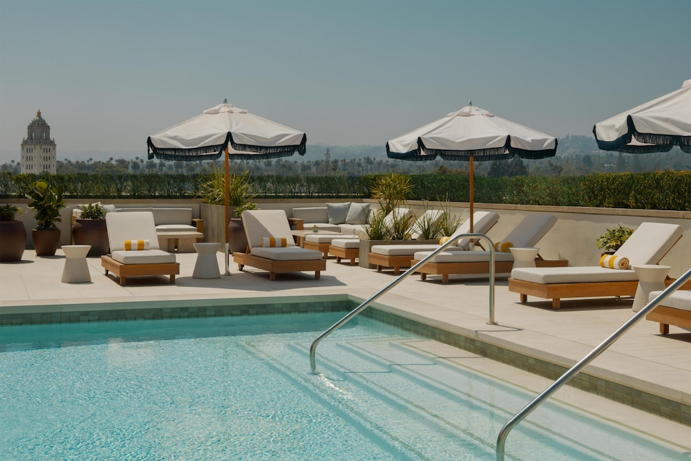 L Ermitage Beverly Hills 64/67