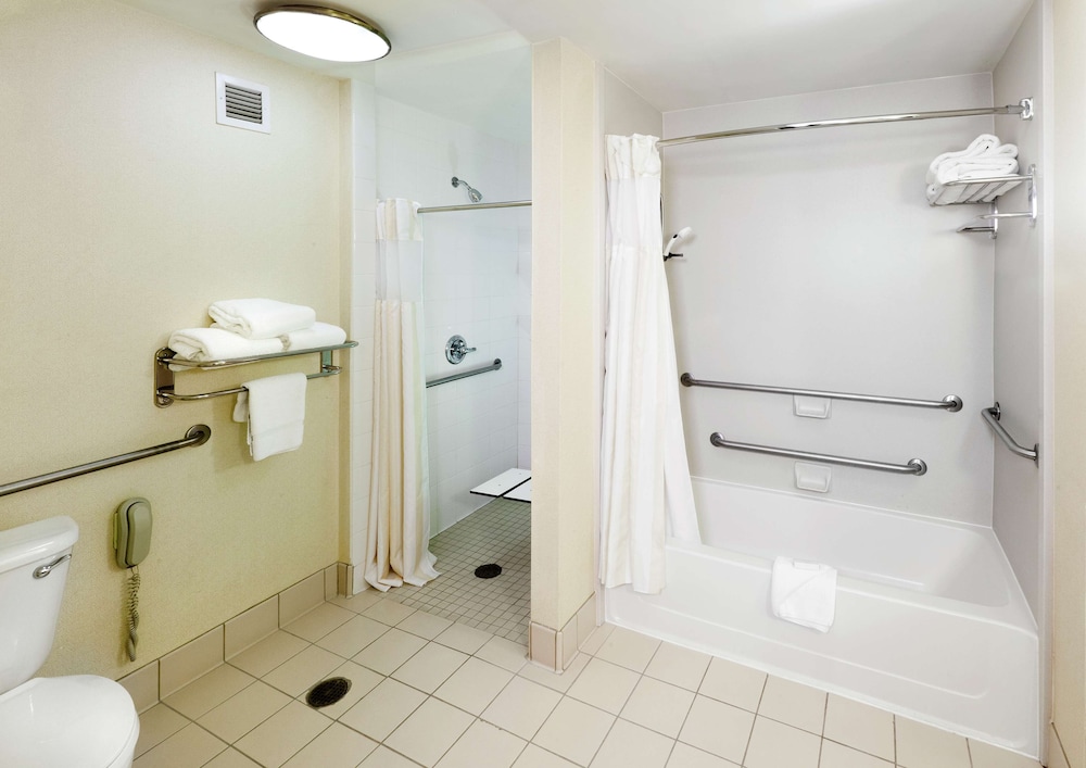 Hilton Garden Inn Ontario/Rancho Cucamonga 16/49