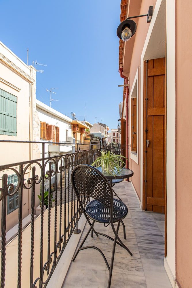 Minaret Suites and Apartments 46/50