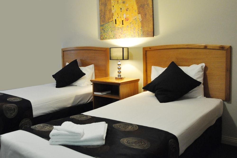 MEADOWBROOK HOTEL BRISBANE 21/40