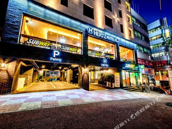 Hertz Hotel 5/48