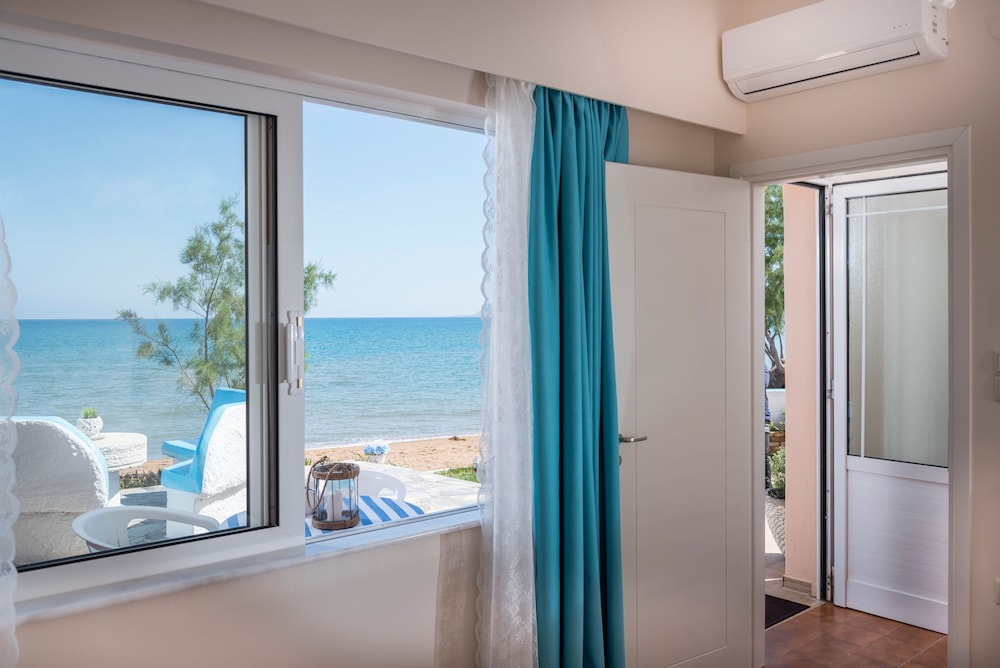 Hermes Beach Studios 47/50