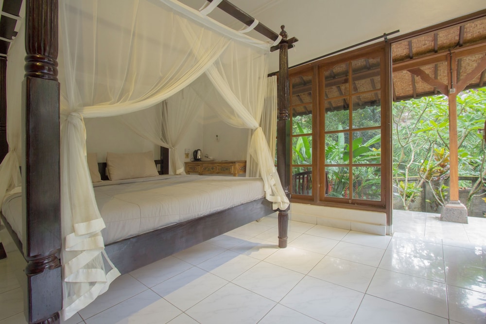 Yuliati House 6/50
