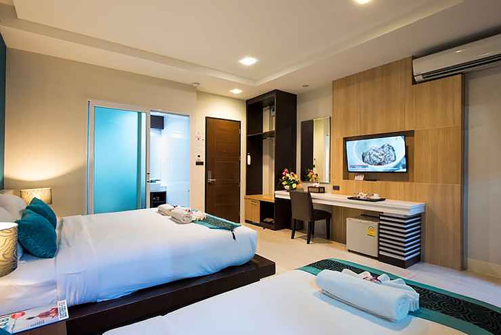 The Nice Hotel 12/49