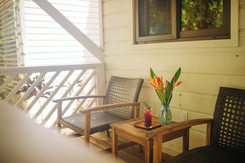 Tranquilseas Eco-Lodge, Diving Center, Restaurant &amp; Bar 30/50