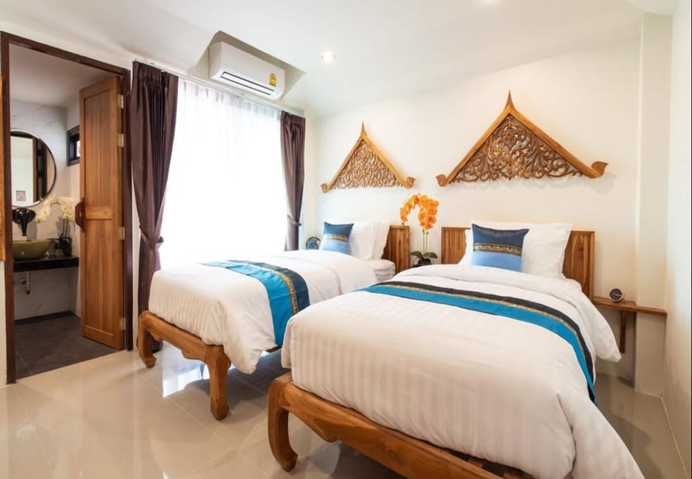 ROOM, TWIN BEDS, BALCONY