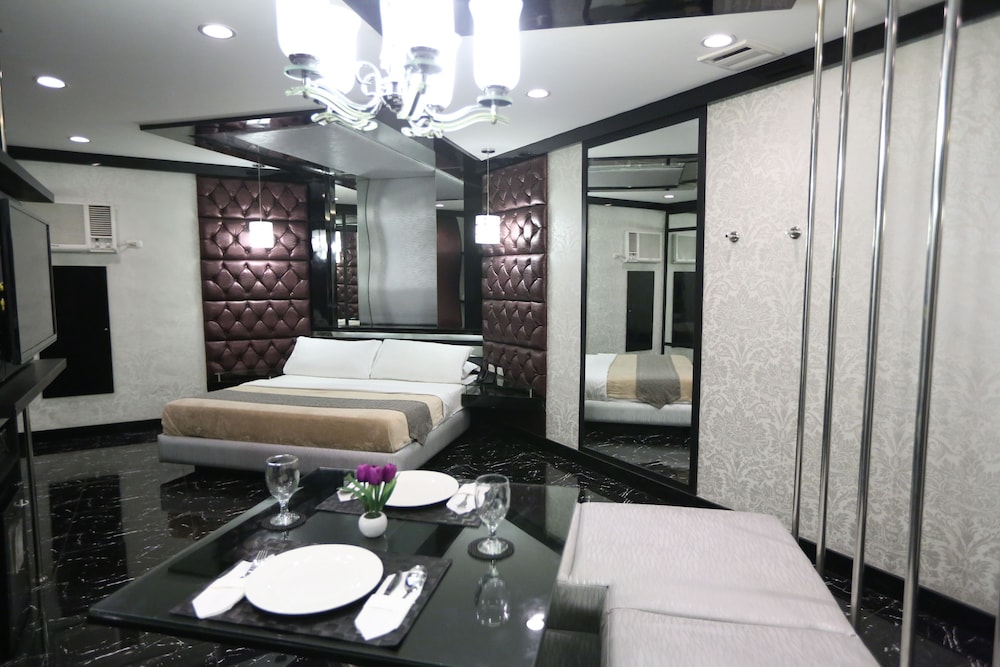 Victoria Court North Edsa 22/35