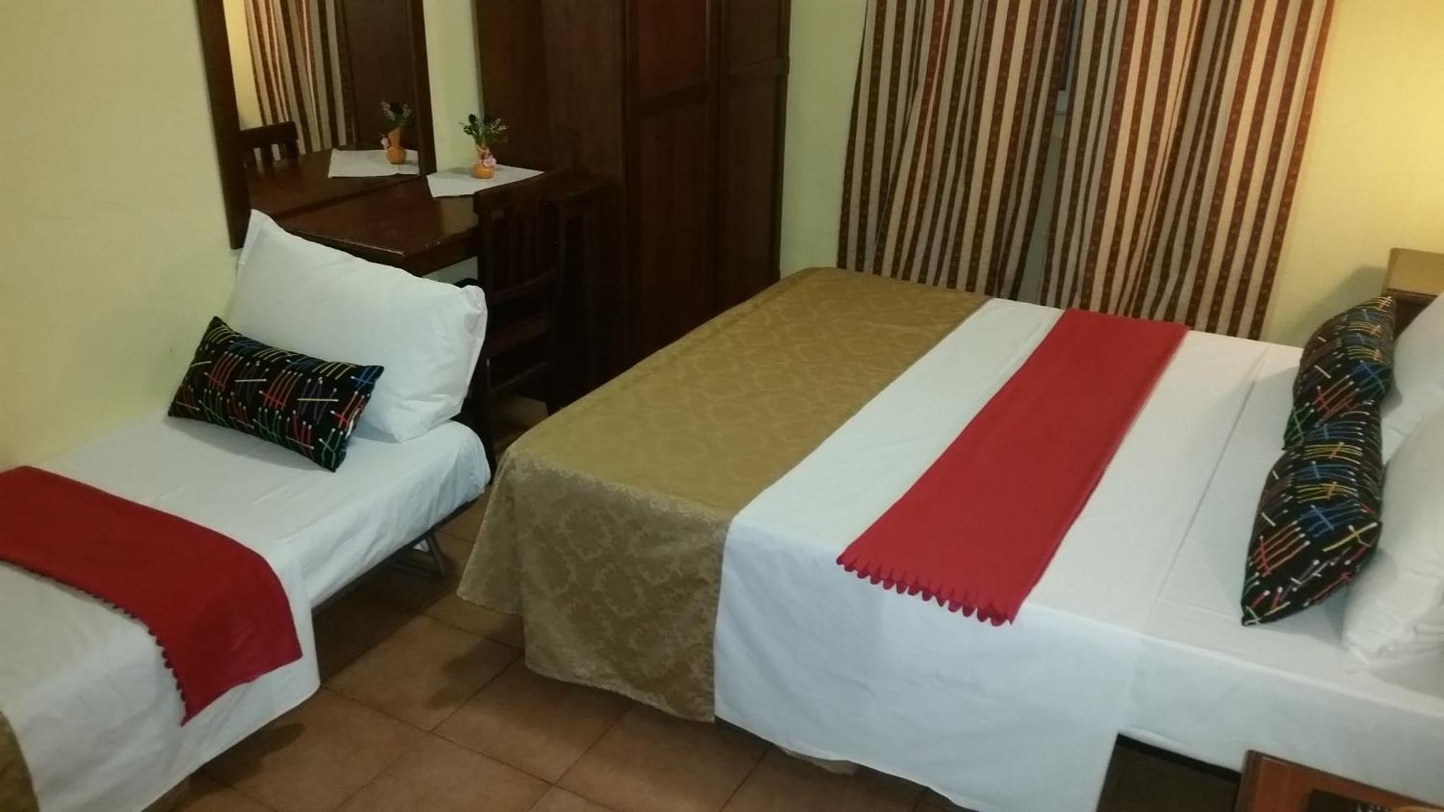 ROOM, TWIN BEDS