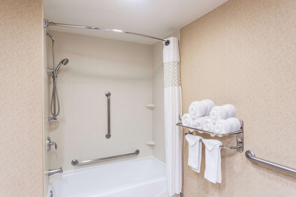 Hampton Inn Milwaukee/Brookfield 17/36