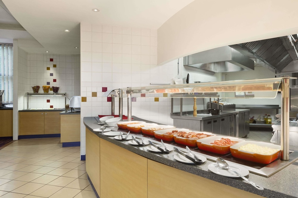 Ramada by Wyndham London North M1 32/40
