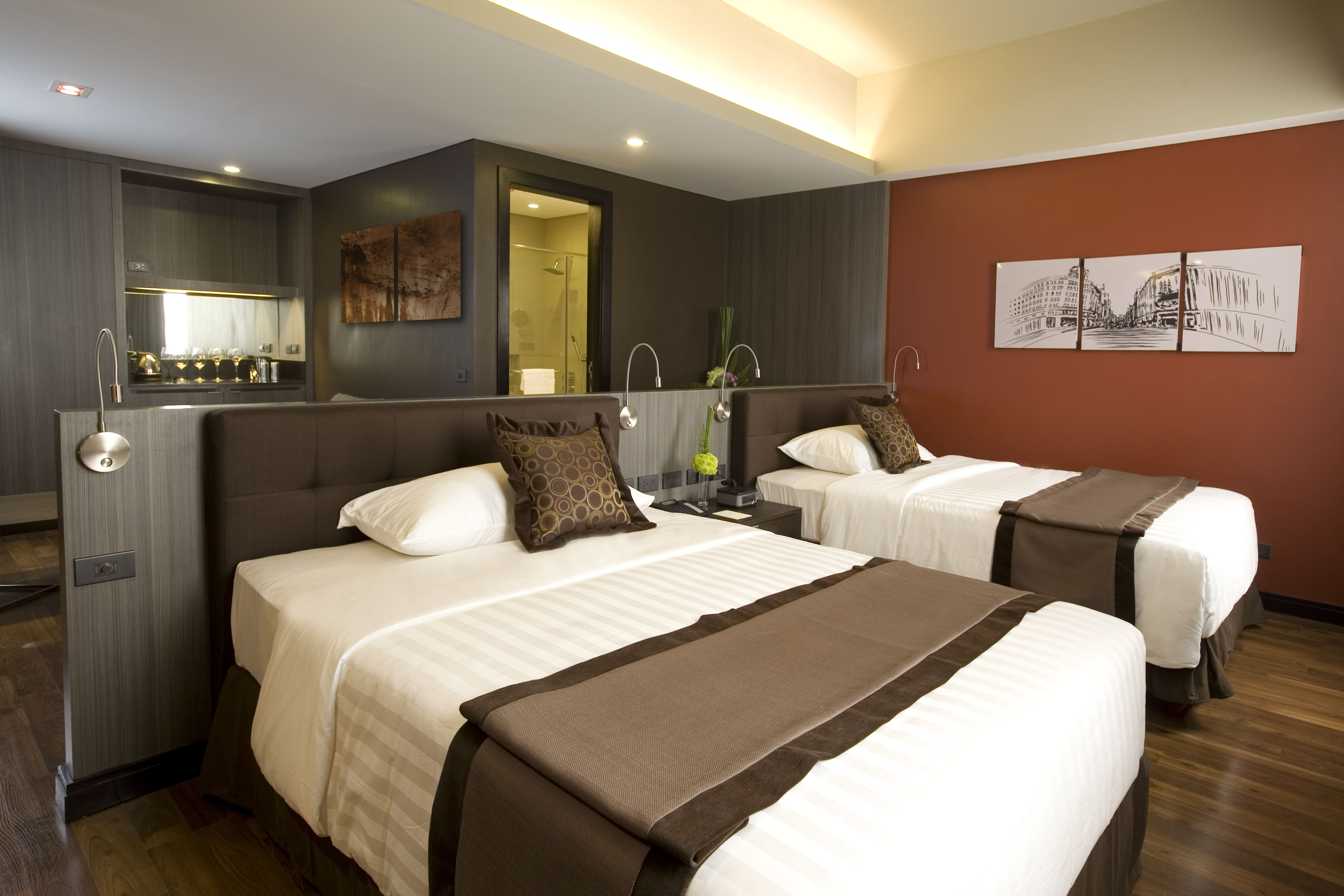 غرفة بسريرين منفصلين بإطلالة على المدينة، F1 Hotel Manila BGC 3/4