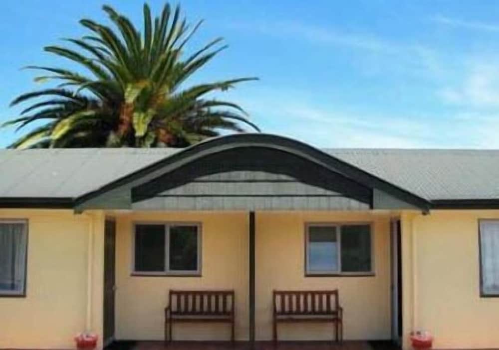 Riverview Motel 3/56